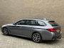 BMW 5-Serie Touring 530e 292pk | M-pakket | Camera | Leder | Sportstoelen | Wegklapbare trekhaak | Adaptieve cruise | Virtual cockpit | Sfeerverlichting | Apple CarPlay | Stoel&stuurverwarming | 19 inch M-velgen | Elektrische achterklep | Volledig onderhouden