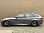 BMW 5-Serie Touring 530e 292pk | M-pakket | Camera | Leder | Sportstoelen | Wegklapbare trekhaak | Adaptieve cruise | Virtual cockpit | Sfeerverlichting | Apple CarPlay | Stoel&stuurverwarming | 19 inch M-velgen | Elektrische achterklep | Volledig onderhouden