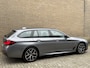 BMW 5-Serie Touring 530e 292pk | M-pakket | Camera | Leder | Sportstoelen | Wegklapbare trekhaak | Adaptieve cruise | Virtual cockpit | Sfeerverlichting | Apple CarPlay | Stoel&stuurverwarming | 19 inch M-velgen | Elektrische achterklep | Volledig onderhouden