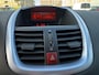 Peugeot 207 CC 1.6 VTi Première met parkeersensoren en airco en cruise controle