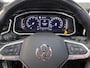 Volkswagen T-Roc 1.5 TSI R-Line 150 pk Automaat (DSG) | Verlengde garantie | Navigatie | Parkeersensoren (Park assist) | Achteruitrijcamera | Stoelverwarming | R-Line |