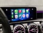 Mercedes-Benz A-klasse 180 AMG Sport Automaat (SCHUIFDAK, APPLE CARPLAY, SFEERVERLICHTING, BURMESTER, KEYLESS, LEDER/ALCANTARA, CAMERA, SPORTSTOELEN, STOELVERWARMING, WIDESCREEN, GETINT GLAS, NIEUWSTAAT)