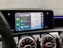 Mercedes-Benz A-klasse 180 AMG Sport Automaat (SCHUIFDAK, APPLE CARPLAY, SFEERVERLICHTING, BURMESTER, KEYLESS, LEDER/ALCANTARA, CAMERA, SPORTSTOELEN, STOELVERWARMING, WIDESCREEN, GETINT GLAS, NIEUWSTAAT)