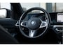 BMW 3-Serie Touring 320e Aut. M Sportpakket Pro | Panoramadak | 19" LM Velgen | Head-Up Display | Trekhaak | Leder | Achteruitrijcamera | HIFI |