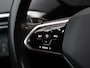 Volkswagen ID.4 Pure 52 kWh 170 pk | LED Matrix | Stuur- en stoelverwarming | Warmtepomp | Keyless | Navigatie | Achteruitrijcamera | Spiegelpakket | 19 inch Velgen