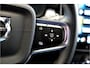 Volvo XC40 1.5 T4 Plug-in Hybrid 155kW/211pk DCT7 Plus Dark FACELIFT! PANORAMADAK + HARMAN/KARDON + CAMERA + CLIMA + CRUISE + NAVI SENSUS + LANE ASSIST + SPORTSTOELEN + KEYLESS ENTRY&GO + EL.ACHTERKLEP + PD-GLASS + PARKSENSOREN V&A + 19" LM-VELGEN!!