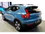 Volvo XC40 1.5 T4 Plug-in Hybrid 155kW/211pk DCT7 Plus Dark FACELIFT! PANORAMADAK + HARMAN/KARDON + CAMERA + CLIMA + CRUISE + NAVI SENSUS + LANE ASSIST + SPORTSTOELEN + KEYLESS ENTRY&GO + EL.ACHTERKLEP + PD-GLASS + PARKSENSOREN V&A + 19" LM-VELGEN!!