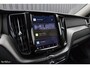 Volvo XC60 2.0 B4 R-Design | Harman Kardon | Adaptieve cruise | Memory | Achterbank verwarmd |