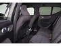 Volvo XC40 Plus Dark 69 kWh - IntelliSafe Assist & Surround - Parkeercamera achter - Verwarmde voorstoelen, stuur & achterbank - Parkeersensoren voor & achter - Elektr. bedienb. bestuurdersstoel met geheugen - Draadloze tel. lader - Warmtepomp - Extra getint glas - 20' LMV