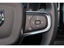 Volvo XC40 Plus Dark 69 kWh - IntelliSafe Assist & Surround - Parkeercamera achter - Verwarmde voorstoelen, stuur & achterbank - Parkeersensoren voor & achter - Elektr. bedienb. bestuurdersstoel met geheugen - Draadloze tel. lader - Warmtepomp - Extra getint glas - 20' LMV