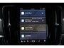 Volvo V90 T6 Plug-in hybrid AWD Ultra Dark | Panoramadak | Premium audio by Harman Kardon  | Semi elektrische wegklapbare trekhaak | 360° parkeercamera | Verwarmbare voorstoelen en achterbank | Stuurwielverwarming | Gelamineerde zijruiten | Head-up display |