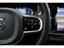 Volvo V90 T6 Plug-in hybrid AWD Ultra Dark | Panoramadak | Premium audio by Harman Kardon  | Semi elektrische wegklapbare trekhaak | 360° parkeercamera | Verwarmbare voorstoelen en achterbank | Stuurwielverwarming | Gelamineerde zijruiten | Head-up display |