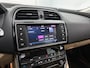Jaguar XE 2.0 Prestige Automaat / Navigatie / Leder / Cruise-ctr. / Lmv 17"/ Stoelverw. / Camera / Apk 11-2026