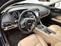 Jaguar XE 2.0 Prestige Automaat / Navigatie / Leder / Cruise-ctr. / Lmv 17"/ Stoelverw. / Camera / Apk 11-2026