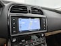 Jaguar XE 2.0 Prestige Automaat / Navigatie / Leder / Cruise-ctr. / Lmv 17"/ Stoelverw. / Camera / Apk 11-2026