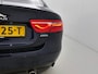 Jaguar XE 2.0 Prestige Automaat / Navigatie / Leder / Cruise-ctr. / Lmv 17"/ Stoelverw. / Camera / Apk 11-2026
