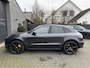 Porsche Macan 3.0 S Sport Chrono | Panoramadak | 360* Camera | 21 Inch Lichtmetalen Velgen | Elektrische Trekhaak | Sportuitlaat |