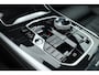 BMW X5 xDrive50e M Sport | Frozen Pure Grey | Stoelventilatie + Stoel- stuurverw.| Pano | HUD | Luchtvering | Elek. trekhaak | | 360 Cam | H&K | Adapt. Cruise | Softclose | Iconic glow | 20'' V