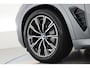 BMW X5 xDrive50e M Sport | Frozen Pure Grey | Stoelventilatie + Stoel- stuurverw.| Pano | HUD | Luchtvering | Elek. trekhaak | | 360 Cam | H&K | Adapt. Cruise | Softclose | Iconic glow | 20'' V