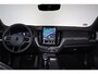 Volvo XC60 T6 Recharge AWD Plus Black Edition - Panorama/schuifdak - IntelliSafe Assist & Surround - 360º Camera - Harman/Kardon audio - Adaptieve LED koplampen - Verwarmde voorstoelen, stuur & achterbank - Parkeersensoren voor & achter - Elektr. bedienb. voorstoelen met geheugen - Head up display - Draadloze tel. lader - Extra getint glas - Elektr. inklapbare trekhaak - 21' LMV