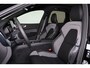 Volvo XC60 T6 Recharge AWD Plus Black Edition - Panorama/schuifdak - IntelliSafe Assist & Surround - 360º Camera - Harman/Kardon audio - Adaptieve LED koplampen - Verwarmde voorstoelen, stuur & achterbank - Parkeersensoren voor & achter - Elektr. bedienb. voorstoelen met geheugen - Head up display - Draadloze tel. lader - Extra getint glas - Elektr. inklapbare trekhaak - 21' LMV