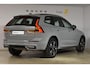 Volvo XC60 T6 350PK Automaat Plug-in Hybrid AWD Plus Dark / Navigatie / Adaptieve Cruisecontrol / Head Up-Display / Panorama dak / Leder / Elektrische stoelen / 360 Camera / Trekhaak /