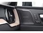 Volvo XC60 T6 350PK Automaat Plug-in Hybrid AWD Plus Dark / Navigatie / Adaptieve Cruisecontrol / Head Up-Display / Panorama dak / Leder / Elektrische stoelen / 360 Camera / Trekhaak /
