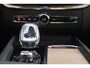 Volvo XC60 T6 350PK Automaat Plug-in Hybrid AWD Plus Dark / Navigatie / Adaptieve Cruisecontrol / Head Up-Display / Panorama dak / Leder / Elektrische stoelen / 360 Camera / Trekhaak /