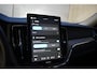 Volvo XC60 T6 350PK Automaat Plug-in Hybrid AWD Plus Dark / Navigatie / Adaptieve Cruisecontrol / Head Up-Display / Panorama dak / Leder / Elektrische stoelen / 360 Camera / Trekhaak /