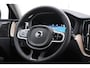 Volvo XC60 T6 350PK Automaat Plug-in Hybrid AWD Plus Dark / Navigatie / Adaptieve Cruisecontrol / Head Up-Display / Panorama dak / Leder / Elektrische stoelen / 360 Camera / Trekhaak /
