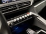 Peugeot 3008 1.2 PureTech Sport Automaat (APPLE CARPLAY, GROOT NAVI, LEDER, PARKEERSENSOREN, SPORTSTOELEN, CRUISE, LANE ASSIST, NIEUWSTAAT)