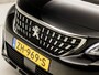 Peugeot 3008 1.2 PureTech Sport Automaat (APPLE CARPLAY, GROOT NAVI, LEDER, PARKEERSENSOREN, SPORTSTOELEN, CRUISE, LANE ASSIST, NIEUWSTAAT)