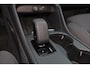 Volvo EC40 Performance Ultra Dark 82 kWh - Panoramadak - IntelliSafe Assist & Surround - 360º Camera - Harman/Kardon audio - Verwarmde voorstoelen, stuur & achterbank - Parkeersensoren voor & achter - Elektr. bedienb. voorstoelen met geheugen links - Draadloze tel. lader - Warmtepomp - Extra getint glas - Elektr. inklapbare trekhaak - 19' LMV