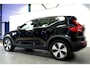 Volvo XC40 1.5 T5 193kW/262pk DCT7 Plug-in hybrid Plus Bright HARMAN/KARDON + NAPPALEDER + LANE ASSIST + NAVI SENSUS + CRUISE + STOEL-&STUURVERWARMING + LED KOPLAMPEN + CAMERA + EL.STOELVERSTELLING + KEYLESS ENTRY&GO + PD-GLASS + PARKSENSOREN + 18" LM-VELGEN!!