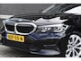 BMW 3-Serie Touring 320e / 93% SOH / PHEV / Sportstoelen / Stoelverwarming / Half-Leder / Alarm Klasse 3