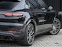 Porsche Cayenne Coupé 3.0 E-Hybrid · Sport Chrono · NL-auto · Panoramadak · Bose Sound · Keyless · 360 Camera · 4 Wheel steering · Adaptive Cruise · Memory Seats · Nachtzicht assistent · Trekhaak