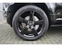 Land Rover Defender 110 2.0 P300e 110 X-Dynamic SE | Voorstoelen verwarmd | Meridian | Schuif/Kantel dak |