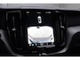Volvo XC60 2.0 T6 Plug-in hybrid AWD Plus Black Edition Panoramadak | Adaptieve Cruise Control | Harman Kardon | Apple Carplay/Android Auto | Achterbank verwarmd