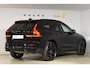 Volvo XC60 2.0 T6 Plug-in hybrid AWD Plus Black Edition Panoramadak | Adaptieve Cruise Control | Harman Kardon | Apple Carplay/Android Auto | Achterbank verwarmd