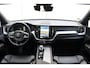 Volvo XC60 2.0 T6 Plug-in hybrid AWD Plus Black Edition Panoramadak | Adaptieve Cruise Control | Harman Kardon | Apple Carplay/Android Auto | Achterbank verwarmd
