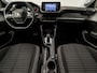 Peugeot 208 1.2 PureTech Sport Automaat (APPLE CARPLAY, GROOT NAVI, PARKEERSENSOREN, SPORTSTOELEN, LED KOPLAMPEN, CRUISE, DAB+, NIEUWSTAAT)