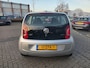 Volkswagen Up! 1.0 high up! BlueMotion | Met airco, navigatie, bluetooth telefoonverbinding en lichtmetalen velgen!