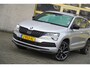 Skoda Karoq 1.5 TSI 150PK! Automaat Sportline Business BJ2020 Lmv 19" | Led | Pdc | Navi | Keyless entry | Elek. trekhaak/achterklep | Verwarmd voorruit | App-Connect | Virtual cockpit | Dashboard verlichting | Sportstoelen | Verwarmde voorstoelen/stuurwiel