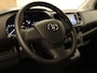 Toyota ProAce Worker Long 2.0 D-4D AUTOMAAT - APPLE CARPLAY/ANDROID AUTO - NAVIGATIE - GRIJS KENTEKEN - BTW-AUTO - CRUISE CONTROL - WAND EN VLOERBEKLEDING - PARKEERSENSOREN VOOR EN ACHTER - ACHTERUITRIJCAMERA - 360 GRADEN CAMERA