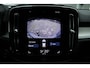 Volvo XC40 1.5 T3 Momentum | Lichtmetalen Velgen 18" | Rijstrooksensor Met Correctie | Uitwijk Assistent | Apple Carplay | Electronic Climate Controle | Voorstoelen Verwarmend | DAB Ontvanger | Sensus Connect Met High Performance Audio | Achteruitrijcamera | Achterbank Elektrisch Neerklapbaar |