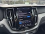 Volvo XC60 T6 Plug-in hybrid AWD Plus Black Edition | Luchtvering | Pano | Trekhaak | Extra getint glas | Blis | Achterbankverwarming |