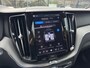 Volvo XC60 T6 Plug-in hybrid AWD Plus Black Edition | Luchtvering | Pano | Trekhaak | Extra getint glas | Blis | Achterbankverwarming |
