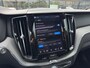 Volvo XC60 T6 Plug-in hybrid AWD Plus Black Edition | Luchtvering | Pano | Trekhaak | Extra getint glas | Blis | Achterbankverwarming |