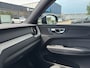 Volvo XC60 T6 Plug-in hybrid AWD Plus Black Edition | Luchtvering | Pano | Trekhaak | Extra getint glas | Blis | Achterbankverwarming |
