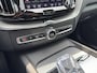 Volvo XC60 T6 Plug-in hybrid AWD Plus Black Edition | Luchtvering | Pano | Trekhaak | Extra getint glas | Blis | Achterbankverwarming |